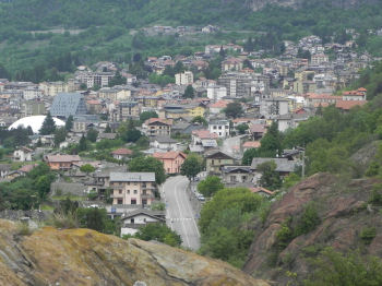 Panorama su Saint-Vincent dal Belvedere Basso del Geosito (48003 bytes)